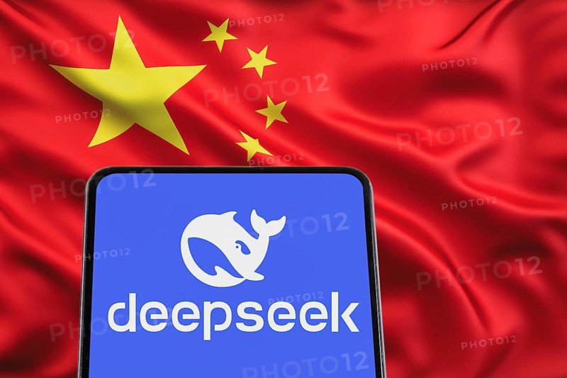 Deepseek Artificial Intelligence AI from China with Chinese flag on a mobile phone and website in Stuttgart, Germany, Europe