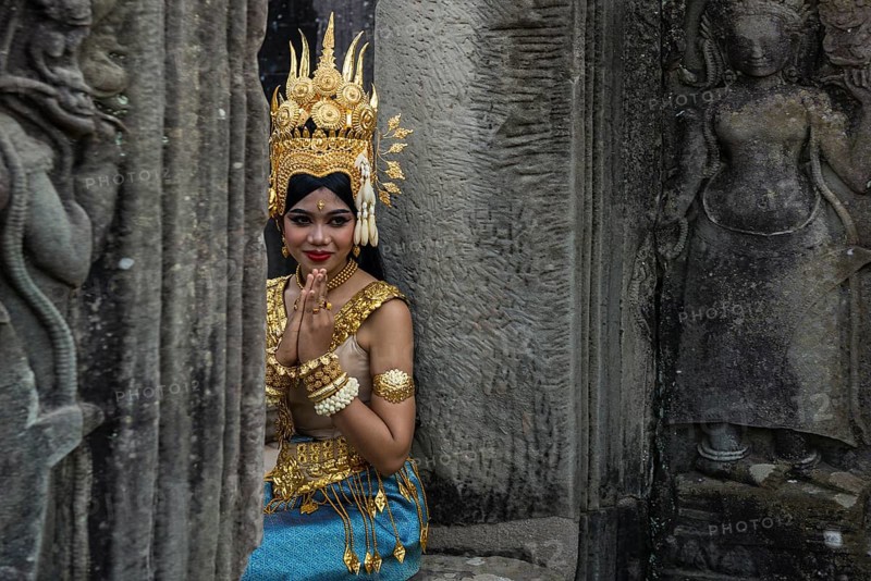 Young woman dressed as a temple dancer, Apsara, Bayon Temple, Angkor Wat, Angkor, UNESCO World Heritage Site, Siem Reap, Cambodia, Indochina, Southeast Asia, Asia