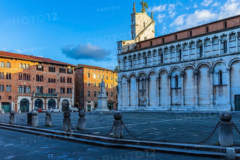 The church of San Michele in Foro and Piazza San Michele, at sunrise, historic city centre, Lucca, Tuscany, Italy, Europe
