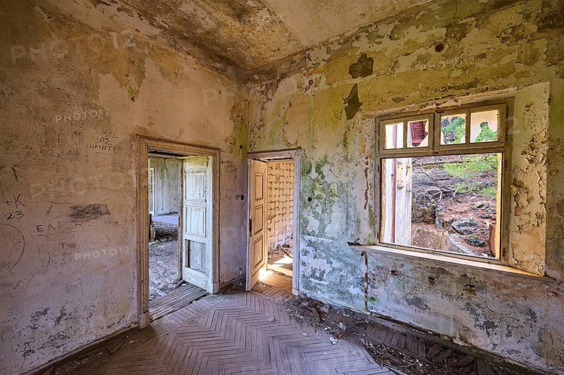 Dilapidated room with dirty walls, an open window and open door, showing green mould and dilapidated interior, Mussolini Villa, Villa de Vecchi, Profitis Ilias, Empona, Rhodes, Dodecanese, Greek Islands, Greece, Europe