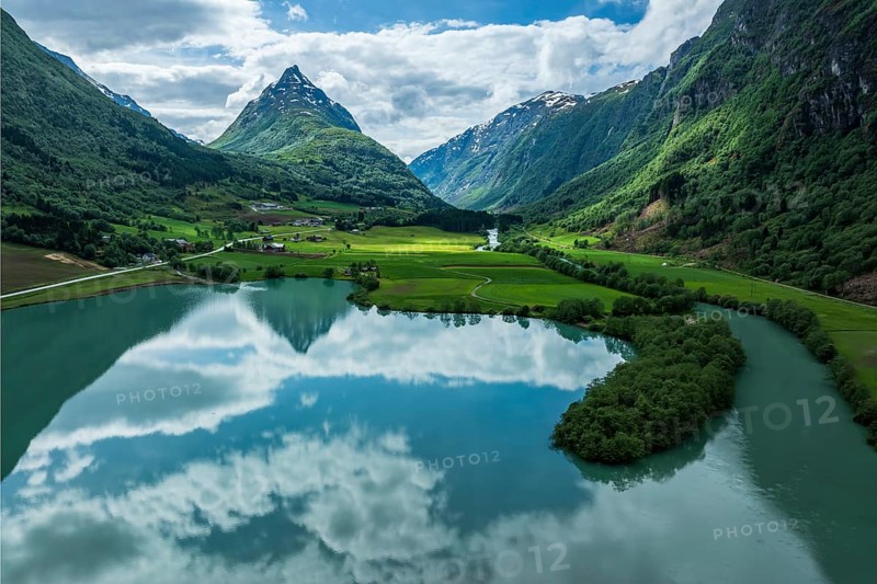 Mountain Eggenipa reflected in lake Bergheimsvatnet, south of Byrkjelo, Norway, Europe