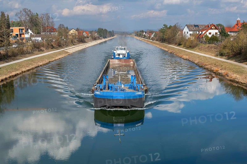 Cargo ship on the Main-Danube Canal, Möhrendorf, Bavaria, Germany, Europe
