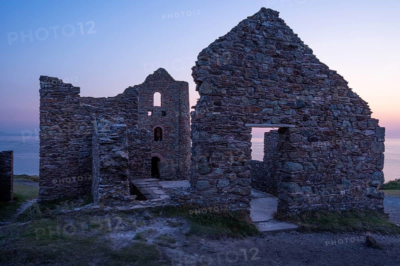 Ruins of Wheal Coates, a former tin mine. Evening, blue hour. St Agnes, Cornwall, England, Great Britain