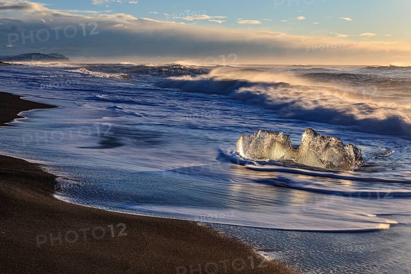 Ice floes on the beach, waves, sunny, morning mood, winter, Diamond Beach, Breidamerkursandur, Jökulsarlon, Iceland, Europe