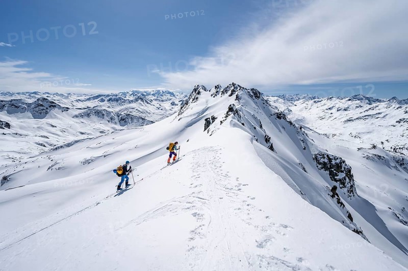Two ski tourers in mountain landscape with snow, mountain panorama with summit of the Grisons Alps, ascent to the Scalettahorn, Grisons Haute Route, Albula Alps, Rhaetian Alps, Grisons, Switzerland, Europe