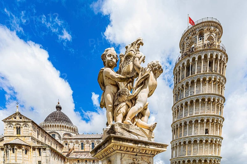 Statue of angels, behind the Leaning Tower and the Cathedral of Santa Maria Assunta, Pisa, Tuscany, Italy, Europe