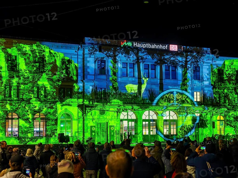 Central railway station - car park, baumbule!, Karl Iaro & Fabio Koll The 2nd edition of Light our Vision under the motto LICHT.MACHT.PLATZ. is inspiring with an international line-up and a record number of applications from all over the world. The best light artists were selected from over 100 submissions to present their works at various locations in Chemnitz city centre. A total of 21 artists are taking part, creating fascinating experiences with unique installations, projections and interactive works of light art. The second Light our Vision light art festival, Chemnitz, Saxony, Germany, Europe