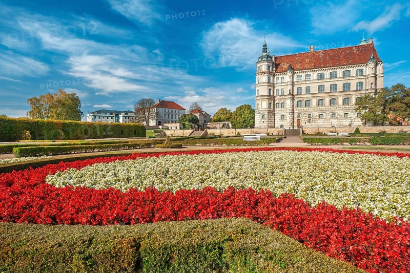 Güstrow Castle in autumn with colourful flower beds, built in the 16th century, Renaissance building, Güstrow, Mecklenburg-Vorpommern, Germany, Europe