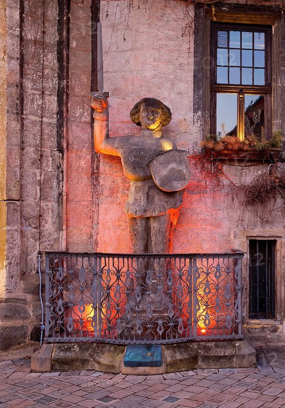 Illuminated Roland statue at the town hall at dusk, Quedlinburg, Saxony-Anhalt, Germany, Europe