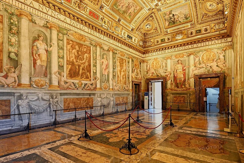 Ceiling painting and golden wall decorations in the Sala Paolina, Pope's chamber, Castel Sant Angelo, Castel Sant'Angelo, Museum, Rome, Lazio, Italy, Europe