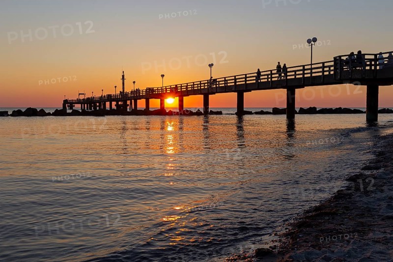 Sunset, silhouettes, pier, Baltic Sea, Wustrow, Darß, Mecklenburg-Vorpommern, Germany, Europe