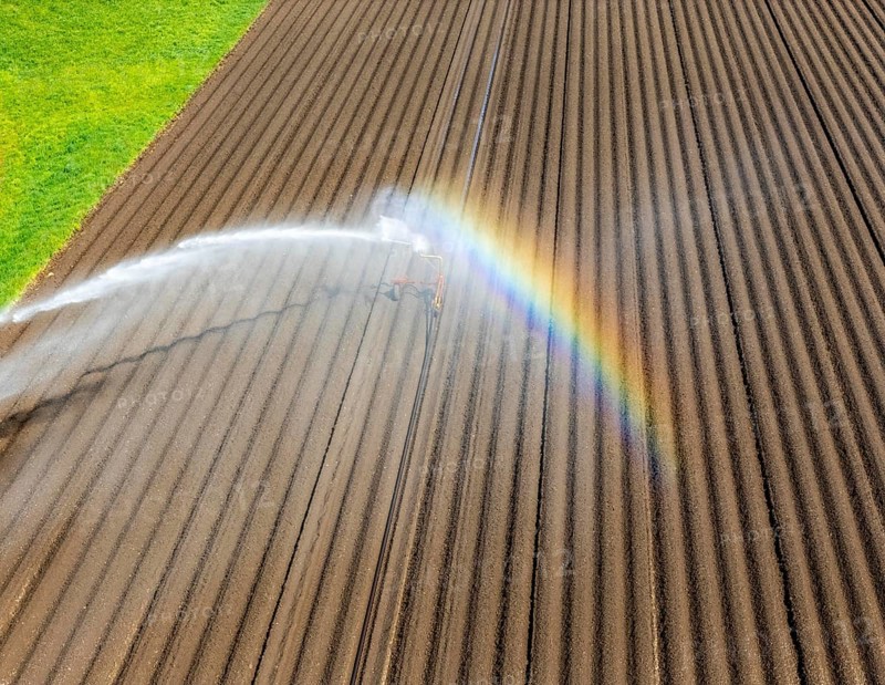 Artificial irrigation of a potato field in April, with a sprinkler system, long drought in spring makes this necessary, for the total of 7.5 hectares 3 full days are needed to get the necessary moisture for the freshly sown potato plants, south of Straelen, Lower Rhine, North Rhine-Westphalia, Germany, Europe