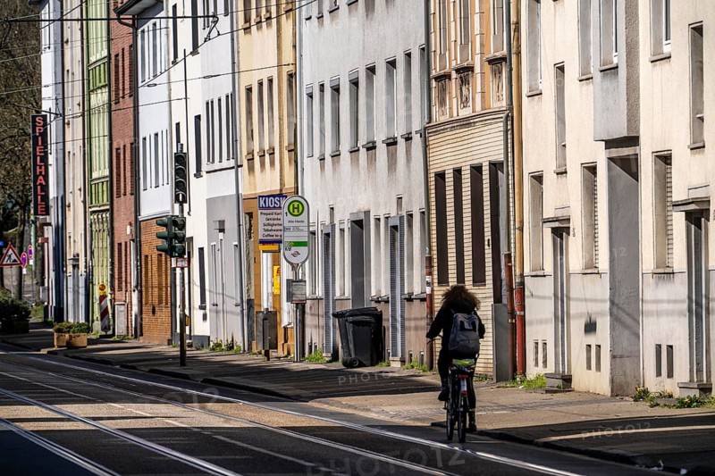 Bochumer Straße in Bochum, residential street in the Mitte district, Bogestra, tram line, Alte Heide stop, cyclists, North Rhine-Westphalia, Germany, Europe