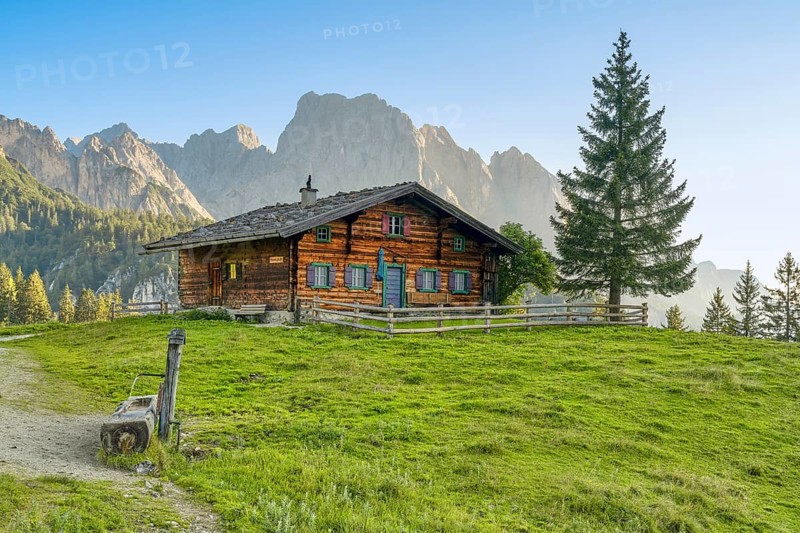 Alpine hut in the Weißbach National Park, morning light, Mühlsturzhorn, Lofer, Pinzgau, Salzburg