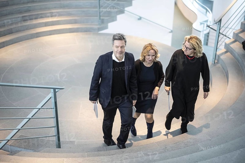 Steffi Lemke (Buendnis 90 Die Gruenen), Bundesministerin fuer Umwelt, Naturschutz, nukleare Sicherheit und Verbraucherschutz, Svenja Schulze (SPD), Bundesministerin fuer wirtschaftliche Zusammenarbeit und Entwicklung, Olaf Scholz (SPD), Bundeskanzler, An