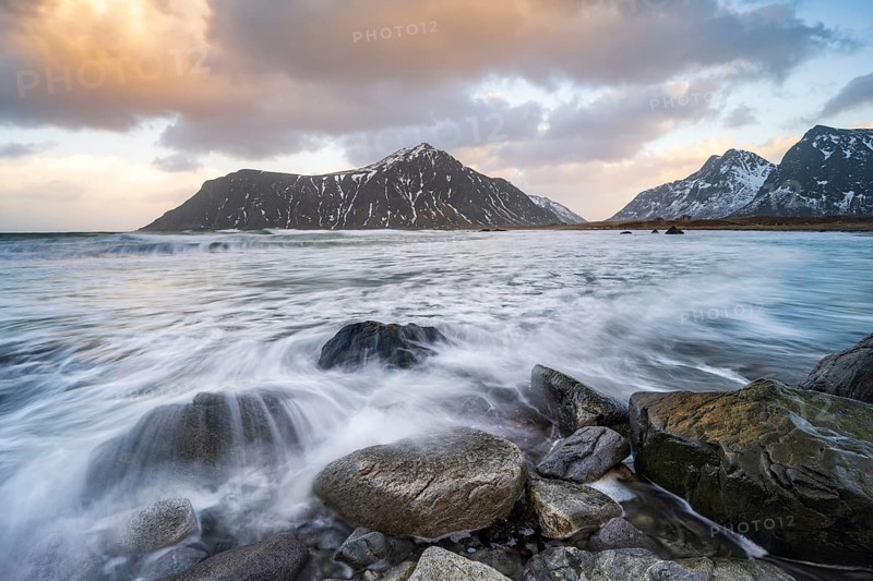 Coast near Skagsanden beach, Flakstad, Lofoten, Norway, Europe