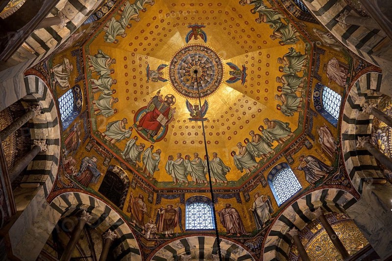 Dome in Aachen Cathedral, Octagon, UNESCO World Heritage Site, Aachen, North Rhine-Westphalia, Germany, Europe