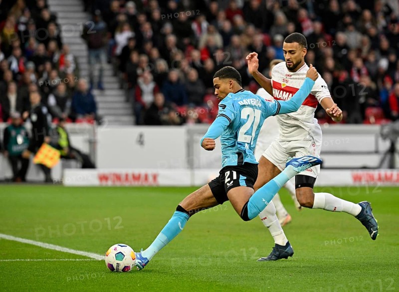 Amine Adli Bayer 04 Leverkusen (21) against Josha Vagnoman VfB Stuttgart (04) MHPArena, MHP Arena Stuttgart, Baden-Württemberg, Germany, Europe