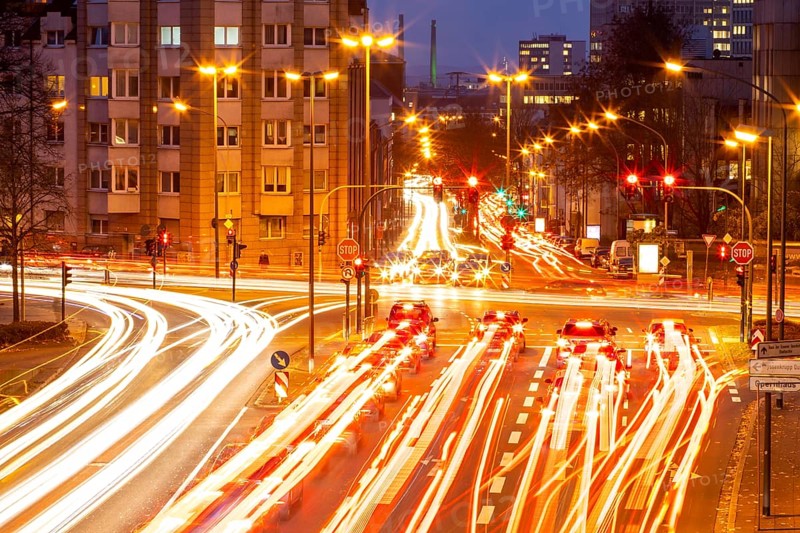 Evening city centre traffic in Essen, large intersection of Bismarckstrasse, B224, Friedrichstrasse and Hohenzollernstrasse, this area would also be affected by a diesel driving ban, Essen, North Rhine-Westphalia, Germany, Europe