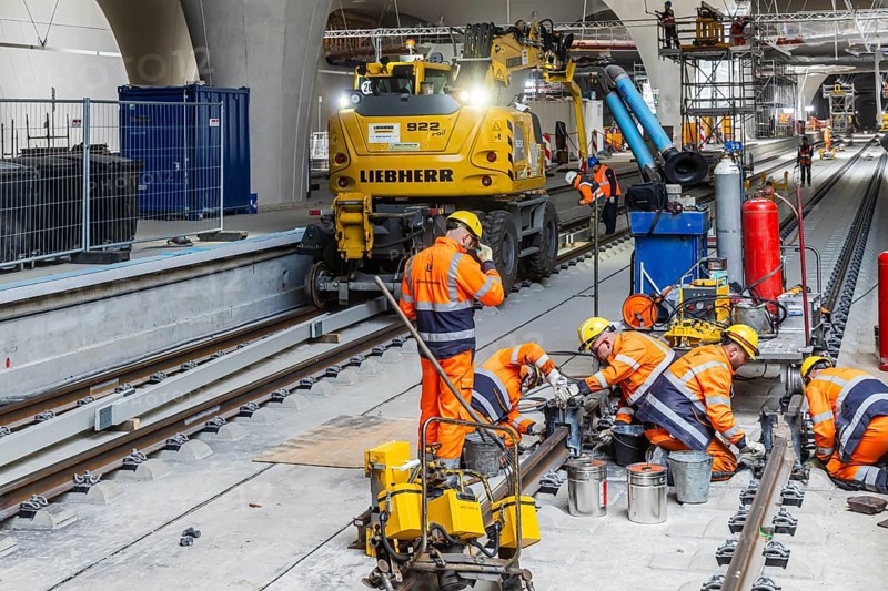 The last rails are being welded at the new main station. All the rails are now in place between Feuerbach and Wendlingen. The last gaps between the rails have been closed using the Thermit welding process. The infrastructure project is scheduled to go online at the end of 2026. Deutsche Bahn estimates the total cost of Stuttgart 21 at around eleven billion euros. Stuttgart, Baden-Württemberg, Germany, Europe