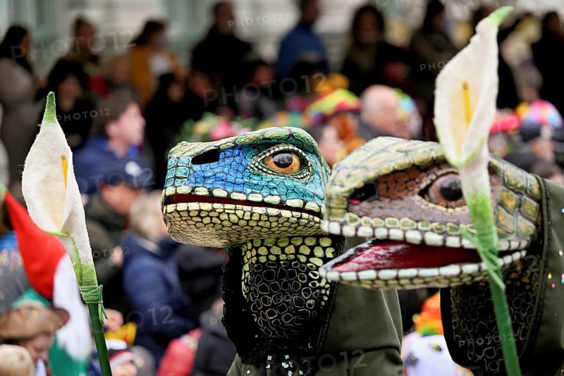 Person masked as a lizard at the carnival parade of the Wey guild on Rose Monday, Güdismäntig, Lucerne Carnival 2024, Lucerne, Switzerland, Europe