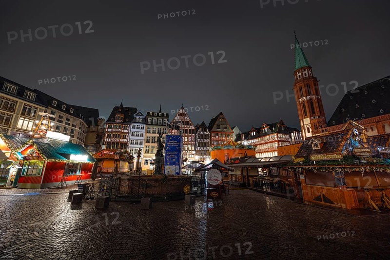 The Christmas market on the Römerberg in Frankfurt am Main is ready. The Christmas market will open on Monday, 25 November 2024, when the lights on the Florian Christmas tree are traditionally switched on. Frankfurt am Main, Römerberg, Hesse, Germany, Europe