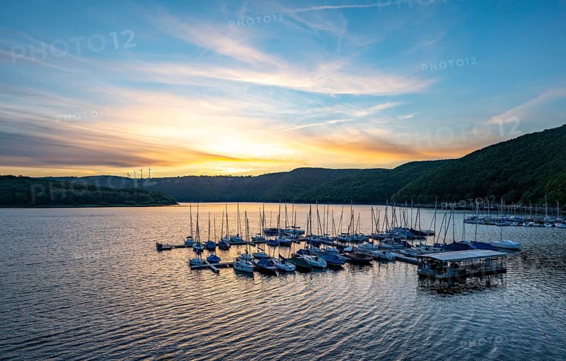 Lake Rursee, reservoir in the Eifel National Park, north-east bank near Heimbach, near the Rur dam Schwammenauel, sailing boats on the floating jetty, North Rhine-Westphalia, Germany, Europe