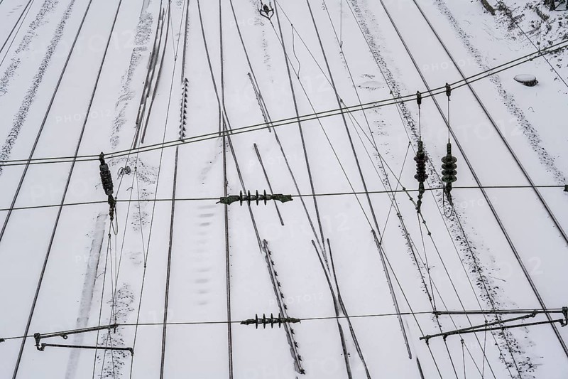 Onset of winter with lots of fresh snow and temperatures below -5 degrees during the day, railway line between Essen and Bochum, except for a few regional connections, all trains cancelled at times, snow-covered railway facilities, near Essen, North Rhine-Westphalia, Germany, Europe