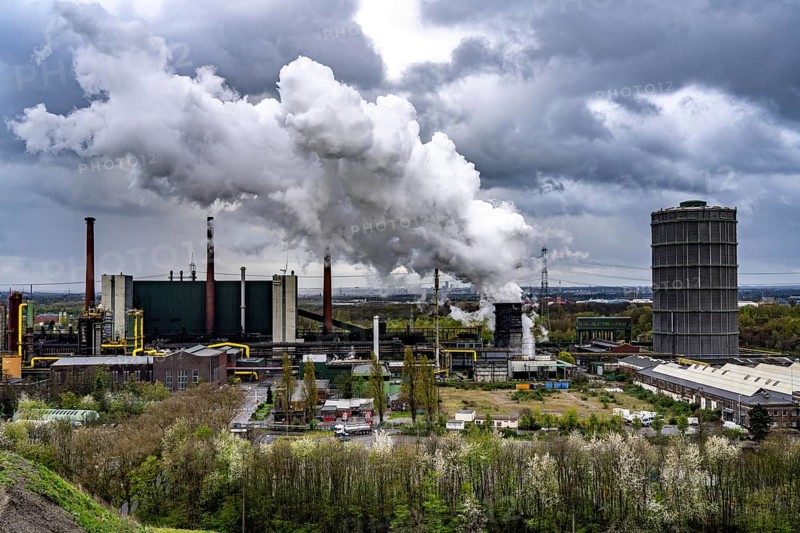 Prosper coking plant, operated by the ArcelorMittal steel group, 146 coke ovens with a daily output of 5500 tonnes of coke, Bottrop, Löschwolke, North Rhine-Westphalia, Germany, Europe