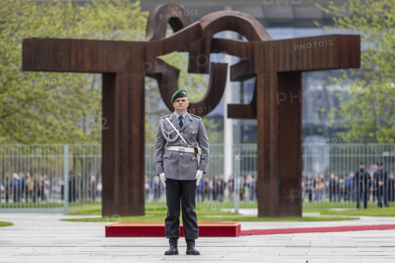 Soldiers from the Bundeswehr Guard Battalion, photographed during a reception with military honours in the courtyard of the Federal Chancellery in Berlin, 12.04.2024