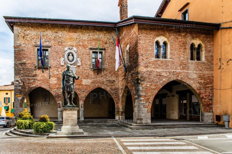 Town Hall with statue of the city founder Julius Caesar, Cividale del Friuli, city with historical treasures, UNESCO World Heritage Site, Friuli, Italy, Cividale del Friuli, Friuli, Italy, Europe