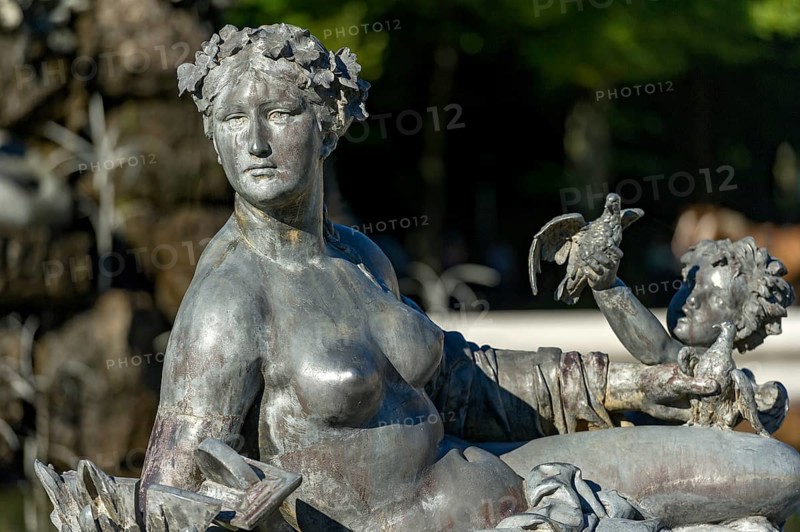 Mythological female figure at the edge of the Fama Fountain, Fama Fountain, fountain, fountain, water parterre, New Herrenchiemsee Palace, palace park, Herreninsel, Chiemsee, Chiemgau, Upper Bavaria, Bavaria, Germany, Europe
