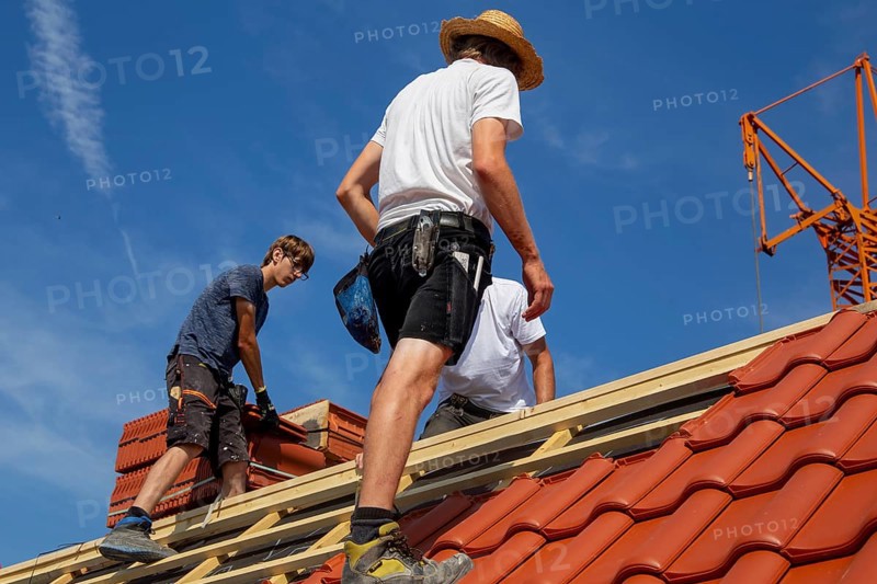 Roofing work, re-roofing of a tiled roof in the Palatinate