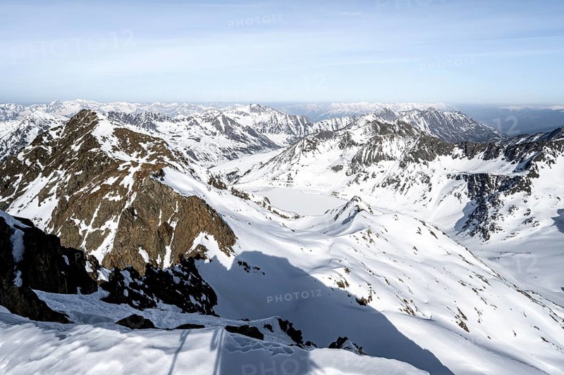 View from the summit of the Sulzkogel to Speicher Finstertal, mountain panorama in winter, with summit Zwölferkogel, Kühtai, Stubai Alps, Tyrol, Austria, Europe