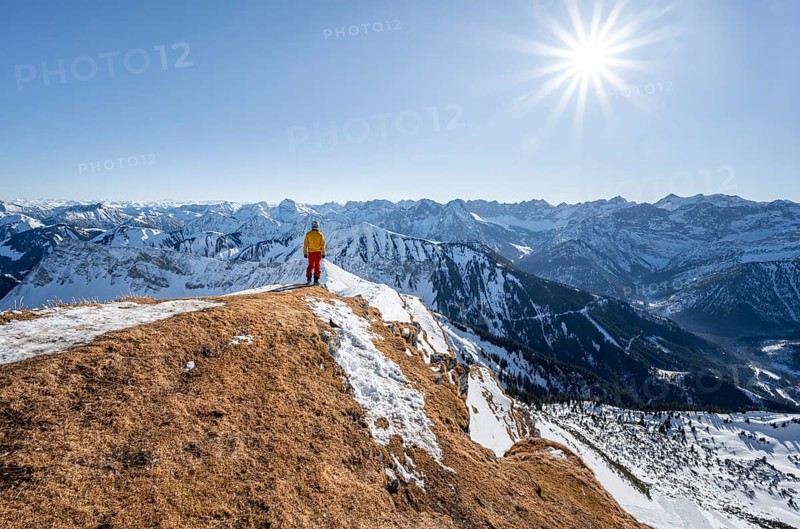 Ski tourers at the summit of Schafreuter, view of snowy mountain panorama, Sonnenstern, Karwendel, Tyrol, Austria, Europe