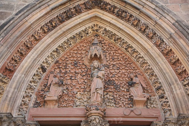 Tympanum with Madonna figure and two angels, floral, decoration, Elisabethkirche, Marburg, Hesse, Germany, Europe
