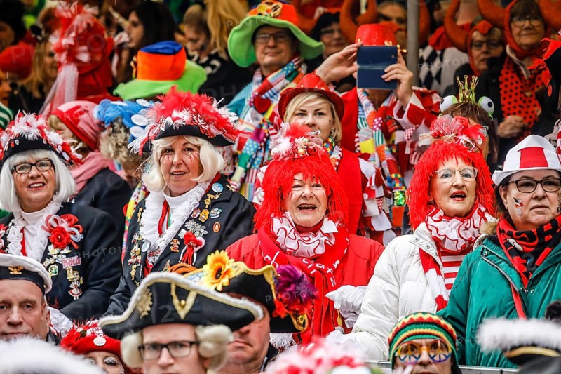 Colourfully costumed carnivalists celebrate carnival in Cologne, on Weiberfastnacht the street carnival is traditionally opened on the Alter Markt, which then reaches its climax on Rosenmontag, Cologne, Rhineland, North Rhine-Westphalia, Germany, Europe