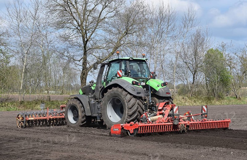 Tractor with harrows, disc harrows during tillage