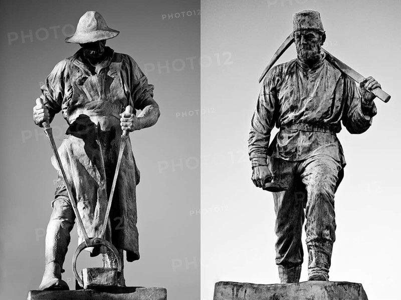 Sculptures Frieder and Henner, metallurgist and miner in cast bronze by Friedrich Reusch, Siegen, North Rhine-Westphalia, Germany, Europe