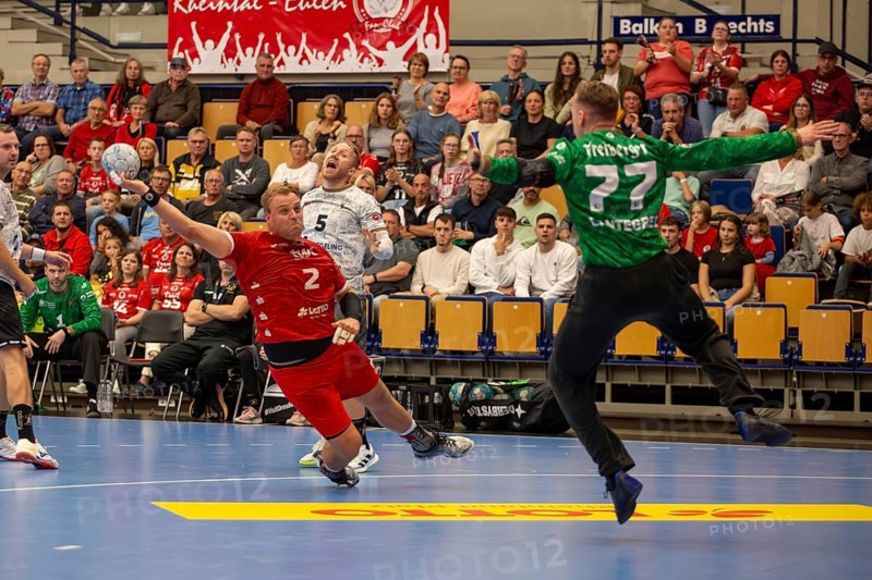 11.09.2024, 2nd HBL (German Handball League), Matchday 7 (early game) : Owls Ludwigshafen against HC Elbflorenz 2006. picture: Frederic Stüber (2, Ludwigshafen) takes the throw