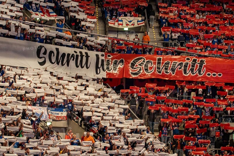 20.03.2024, DEL, German Ice Hockey League season 2023/24, 2nd playoff round (quarter-finals) : Adler Mannheim against Eisbären Berlin (2:4) . Choreography of the Adler fans in front of the game