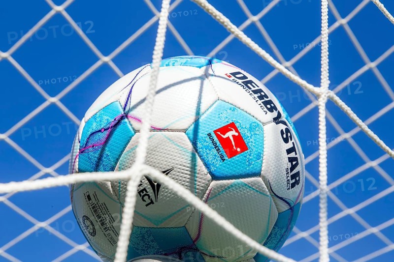 Symbolic image of the 2024/25 Bundesliga: close-up of the DERBYSTAR match ball