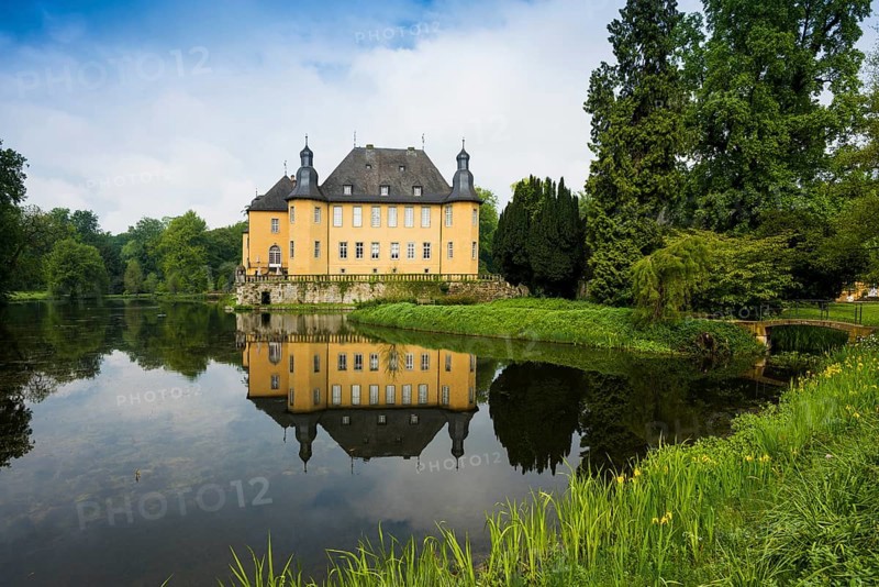 Moated castle, Schloss Dyck, Jüchen, Lower Rhine, North Rhine-Westphalia, Germany, Europe