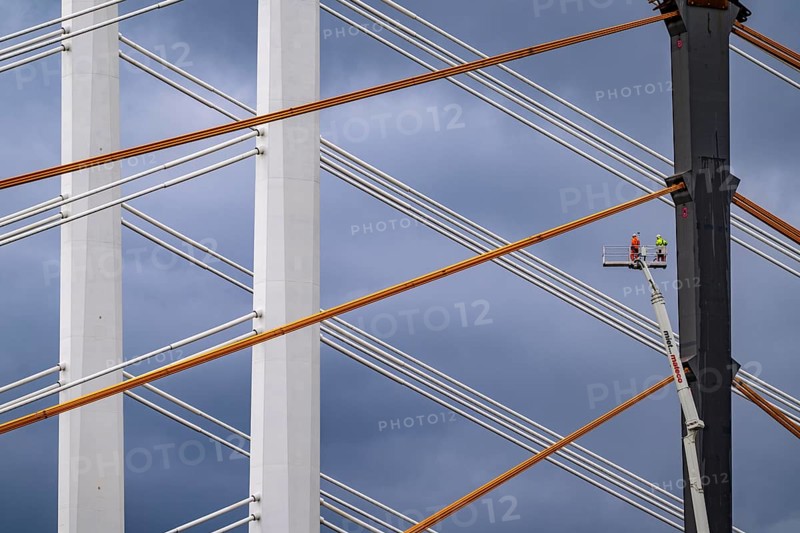 The new Rhine bridge Neuenkamp, the A40, white pillar ropes, and the old motorway bridge, which is being dismantled, preparation for demolition, workers on cherry pickers measure, mark the old bridge pillar, Duisburg, North Rhine-Westphalia, Germany, Europe
