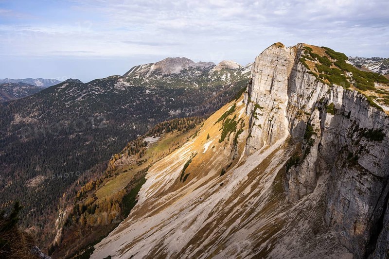 View from the Loser to the Greimuth and Bräuningszinken mountains. Autumn, sun and clouds. Altaussee, Bad Aussee, Ausseer Land, Totes Gebirge, Styria, Upper Austria, Austria, Europe