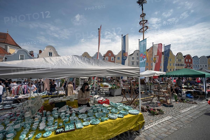 Flea market on the Upper Town Square, Schärding, Upper Austria, Austria, Europe