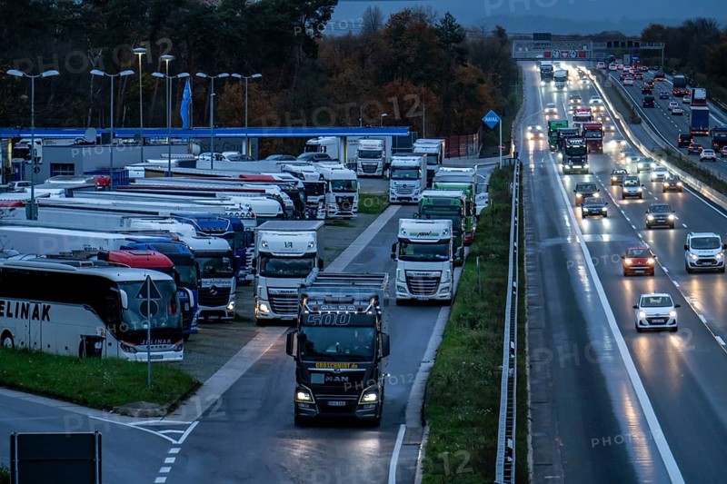 Rest area Ohligser Heide West, on the A3 motorway, direction Cologne, near Solingen, full truck parking spaces, North Rhine-Westphalia, Germany, Europe