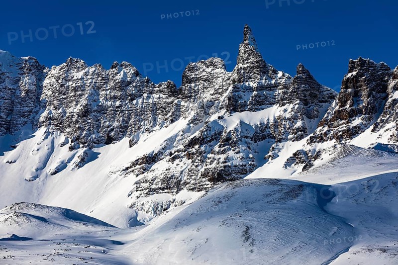 Snow-capped peaks of the Öxnadalur mountain range, near Akureyri, Northern Iceland Eyestra, Iceland, Europe