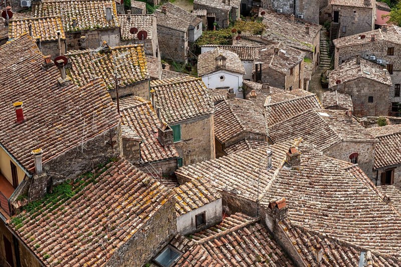 Rooftops of medieval hill town of Sorano, Tuscany, Italy, Europe