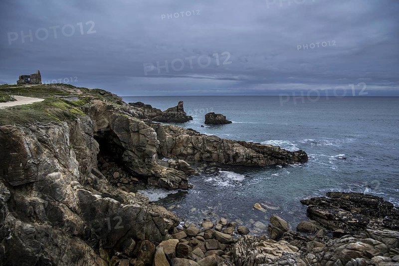 Sea cliffs along the Côte Sauvage, Quiberon, Morbihan, Brittany, France, Europe